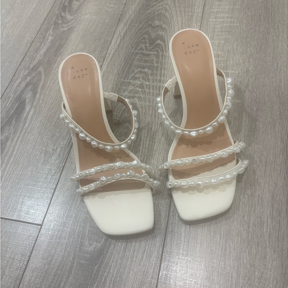 Women's Pearl Strap Heels